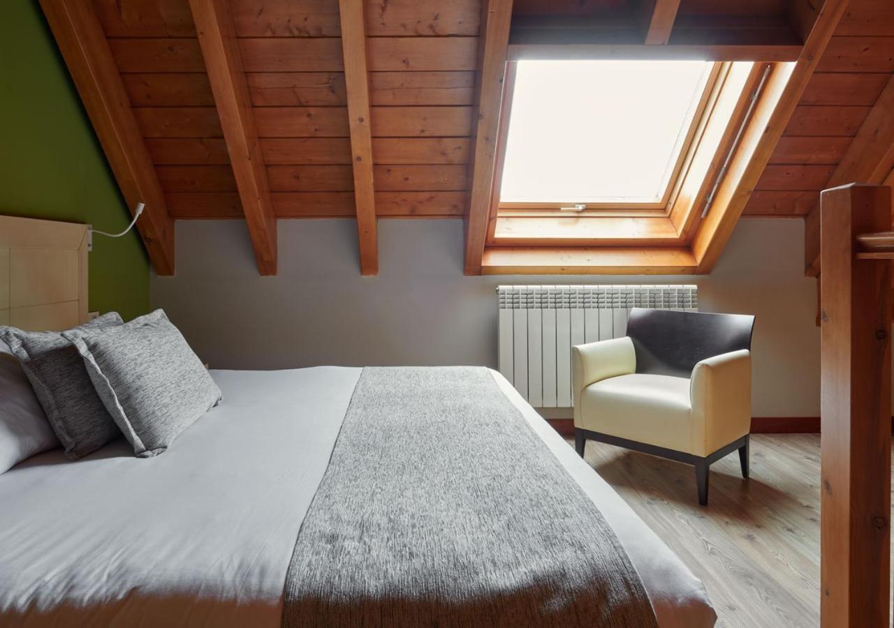 Apartahotel Tres Quinones Sallent de Gállego Exteriör bild