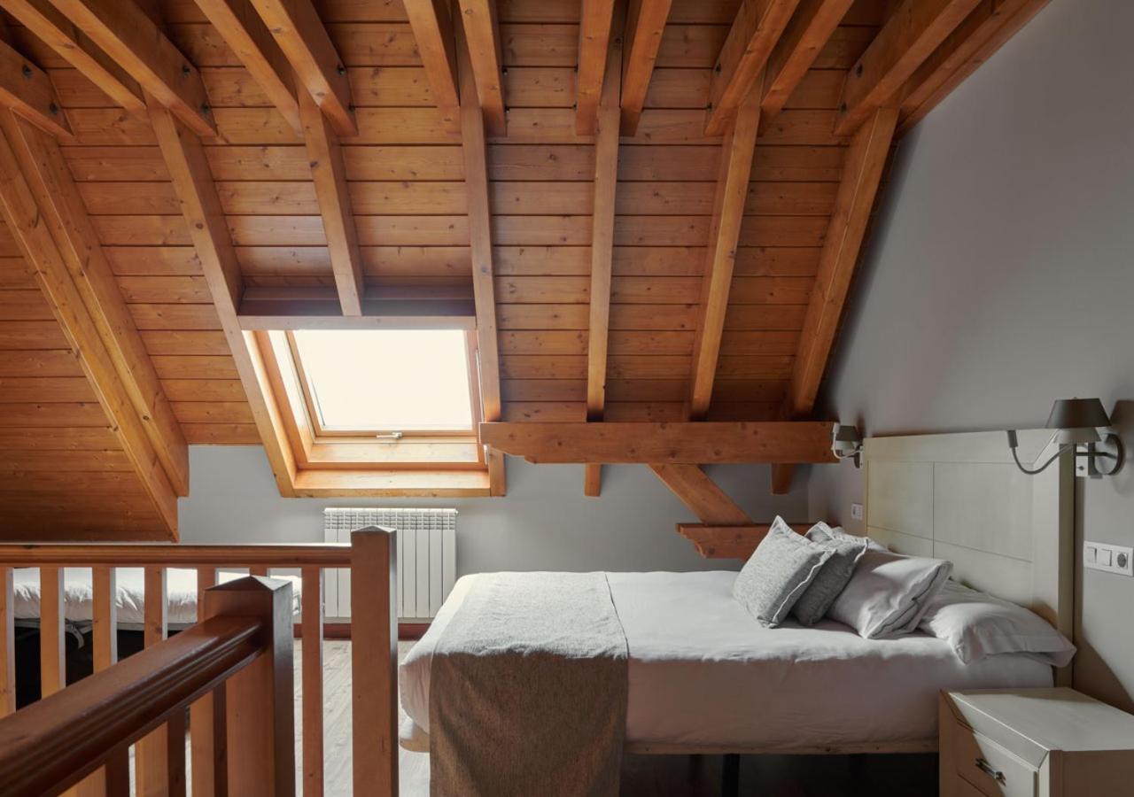 Apartahotel Tres Quinones Sallent de Gállego Exteriör bild