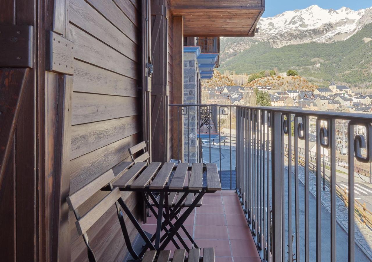 Apartahotel Tres Quinones Sallent de Gállego Exteriör bild