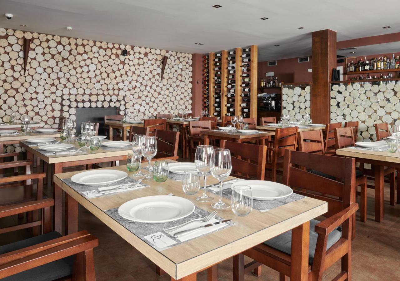 Apartahotel Tres Quinones Sallent de Gállego Exteriör bild