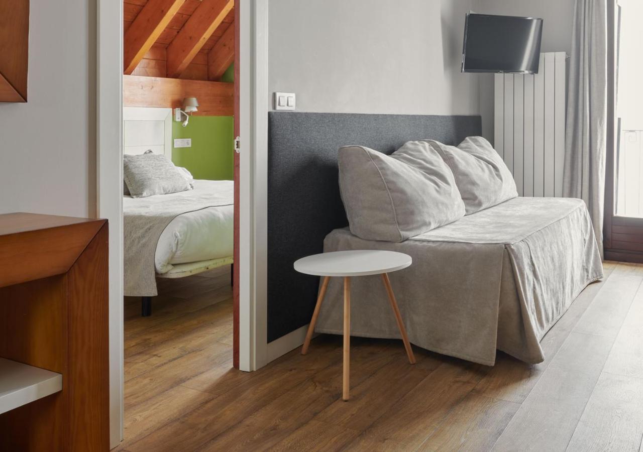 Apartahotel Tres Quinones Sallent de Gállego Exteriör bild