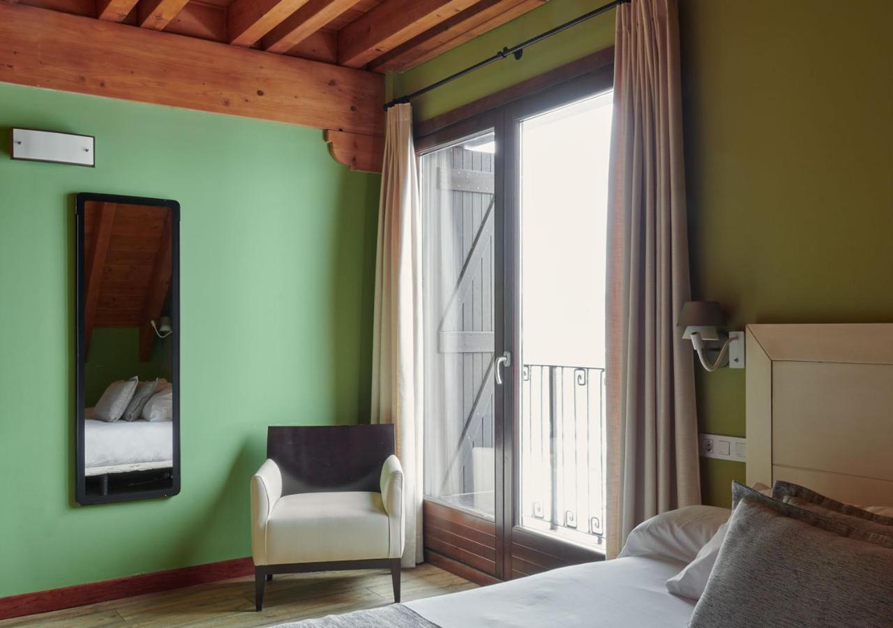 Apartahotel Tres Quinones Sallent de Gállego Exteriör bild