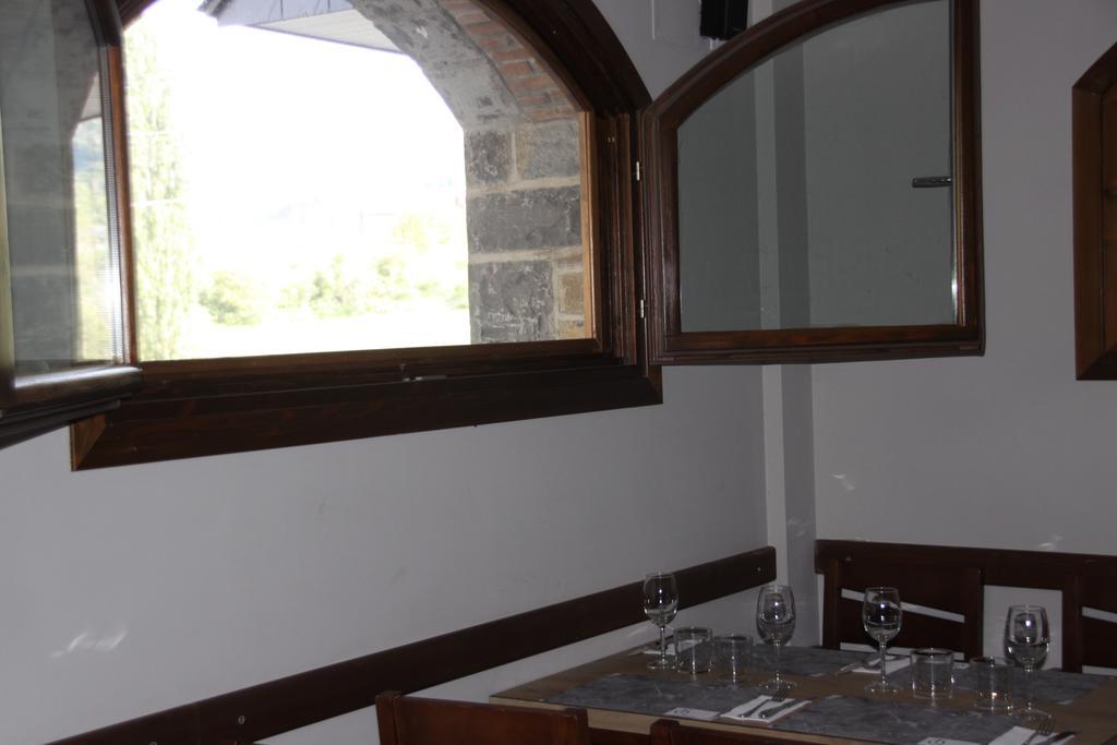 Apartahotel Tres Quinones Sallent de Gállego Exteriör bild