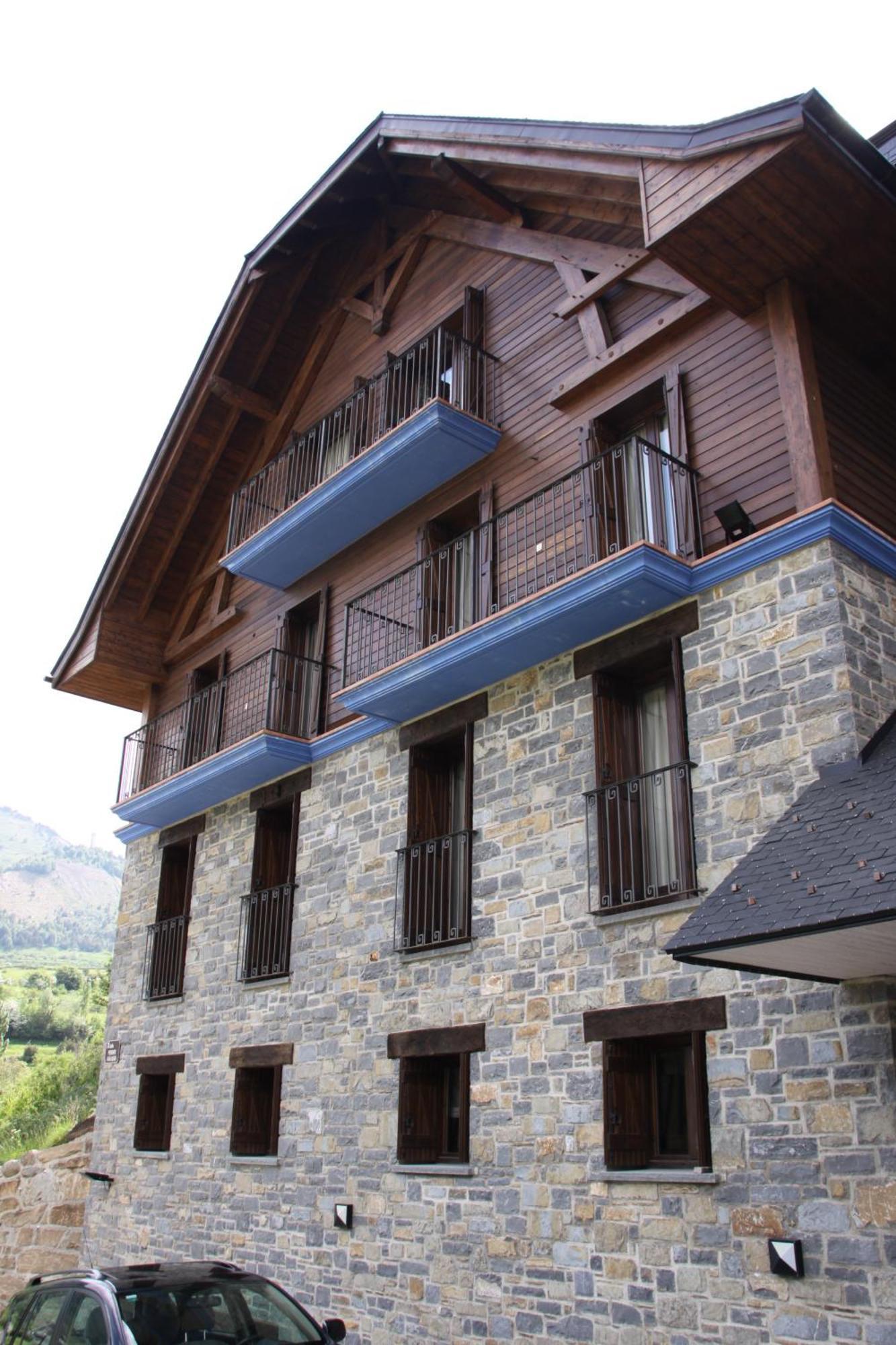 Apartahotel Tres Quinones Sallent de Gállego Exteriör bild