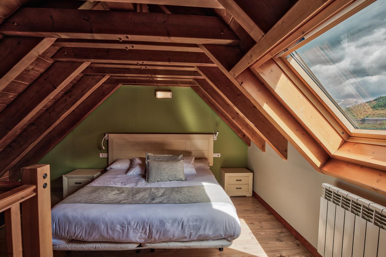 Apartahotel Tres Quinones Sallent de Gállego Exteriör bild
