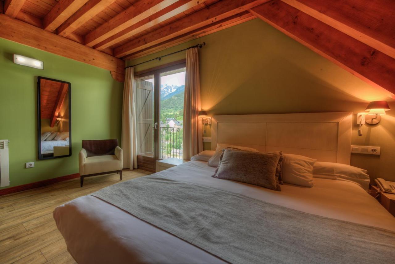 Apartahotel Tres Quinones Sallent de Gállego Exteriör bild