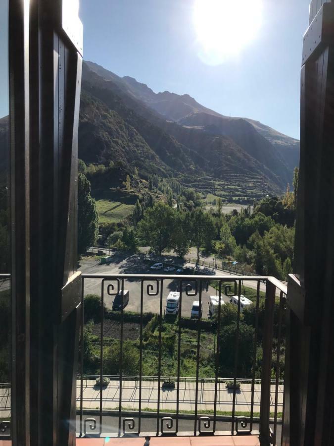 Apartahotel Tres Quinones Sallent de Gállego Exteriör bild